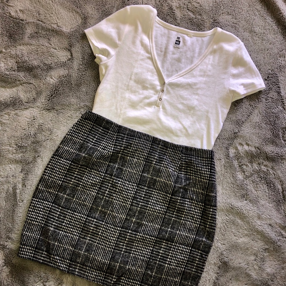 Black & White plaid mini skirt by Haoduoyi.